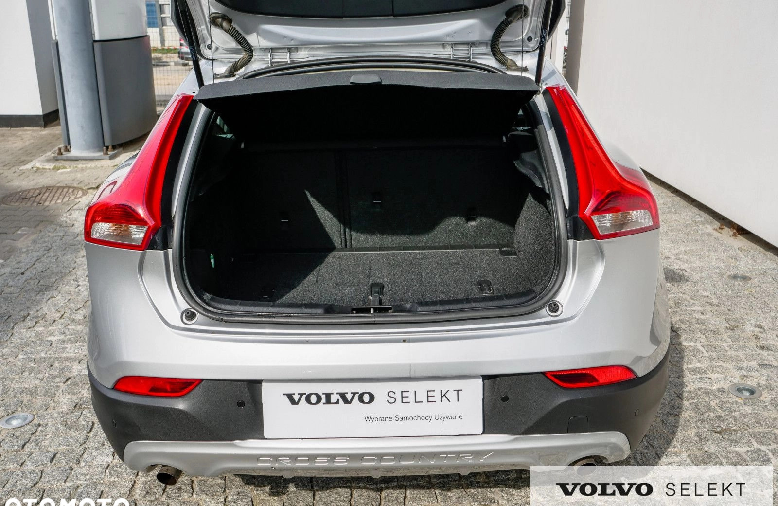 Volvo V40 cena 84900 przebieg: 133960, rok produkcji 2019 z Starogard Gdański małe 596